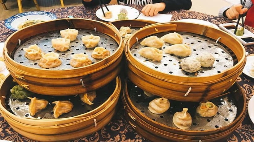 Xi'an: Tang Dynasty Music and Dance Show with Dinner Option - Choosing between dumplings and the Royal Banquet